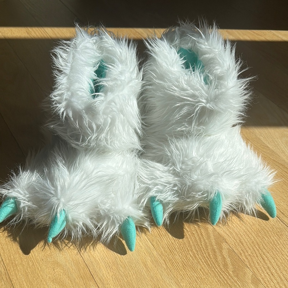 Furry White Monster Claw Slippers